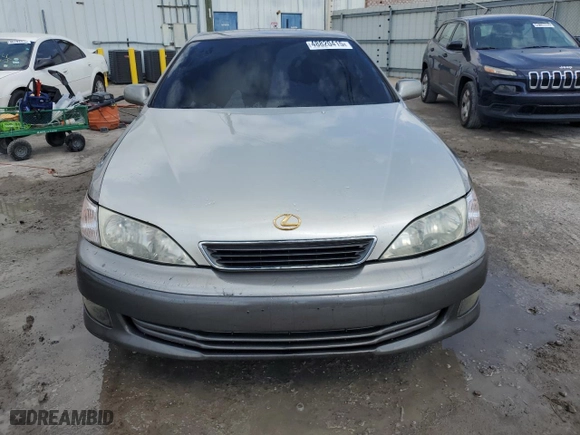 2001 Lexus ES 300 with VIN JT8BF28G010324814, listed as a Copart auction lot 48820415 with 230,254 mi miles and Salvage Title. Bid and sale history available at carsss.com. Image 5.