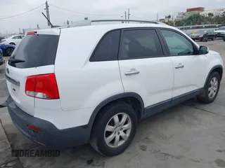 2011 Kia Sorento LX with VIN 5XYKT4A10BG170581, listed as a IAAI auction lot 42164145 with Not Provided miles and . Bid and sale history available at carsss.com. Image 4.