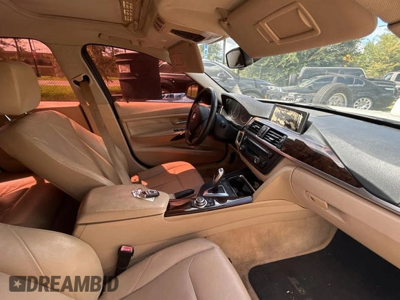 2013 BMW 3 Series 328i с VIN WBA3C1G52DNR44674, выставлен на аукционе Copart как лот 65596255 с пробегом Не указан миль и Чистый • Clean title. История ставок и продаж доступна на DreamBid. Изображение 5.