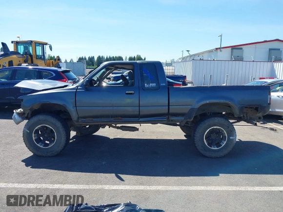 1990 Toyota Pickup SR5 z VIN JT4VN13G7L5019822, wystawiony jako IAAI lot #42194555 z przebiegiem 255 628 mil mil oraz . Historia ofert i sprzedaży dostępna na DreamBid. Obrazek 15.
