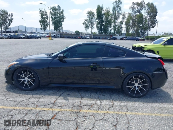 2013 Infiniti G37 IPL with VIN JN1CV6EK3DM920640, listed as a IAAI auction lot 42092727 with 206,880 mi miles. Bid and sale history available at carsss.com. Image 14.