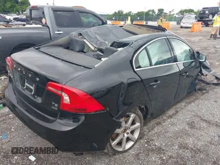 2016 Volvo S60 T5 Premier z VIN YV1612TK3G2411949, wystawiony jako IAAI lot #42353357 z przebiegiem 152 937 mil mil oraz . Historia ofert i sprzedaży dostępna na DreamBid. Obrazek 4.