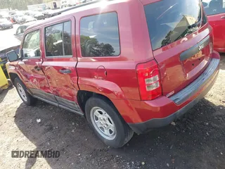 2014 Jeep Patriot Sport with VIN 1C4NJPBA2ED798311, listed as a IAAI auction lot 41893807 with 138,405 mi miles. Bid and sale history available at carsss.com. Image 3.