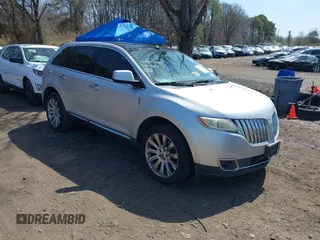 2011 Lincoln MKX z VIN 2LMDJ6JK1BBJ10039, wystawiony jako IAAI lot #41909931 z przebiegiem 191 632 mil mil oraz . Historia ofert i sprzedaży dostępna na DreamBid. Obrazek 1.