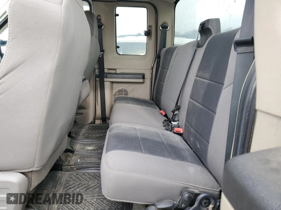 2010 Ford F-250 XL z VIN 1FTSX2B51AEB05501, wystawiony jako Copart lot #43577695 z przebiegiem 183 441 mil mil oraz Szkody całkowita. Historia ofert i sprzedaży dostępna na DreamBid. Obrazek 10.