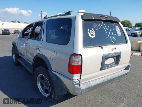 1998 Toyota 4Runner SR5 z VIN JT3GN86RXW0058568, wystawiony jako IAAI lot #38222829 z przebiegiem 217 390 mil mil oraz . Historia ofert i sprzedaży dostępna na DreamBid. Obrazek 3.