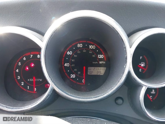 2006 Toyota Matrix STD with VIN 2T1LR32E06C556904, listed as a IAAI auction lot 41541900 with 213,344 mi miles. Bid and sale history available at carsss.com. Image 7.