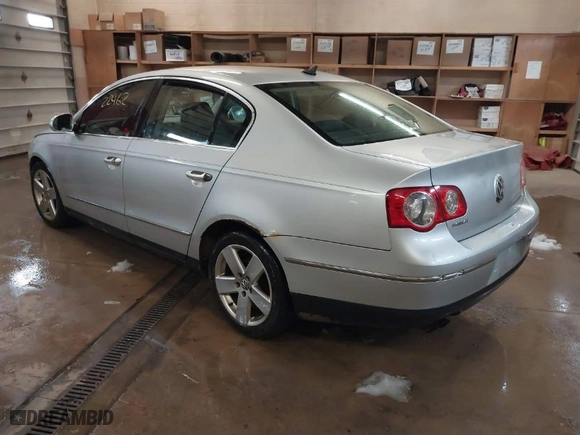 2008 Volkswagen Passat Sedan Komfort with VIN WVWAK73CX8E009882, listed as a IAAI auction lot 41724462 with NaN miles. Bid and sale history available at carsss.com. Image 3.