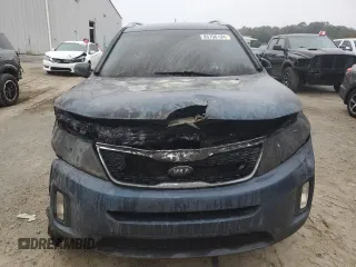 2015 Kia Sorento LX z VIN 5XYKT4A62FG574600, wystawiony jako Copart lot #86706194 z przebiegiem Nie podano mil oraz Szkoda całkowita • Salvage title. Historia ofert i sprzedaży dostępna na DreamBid. Obrazek 5.