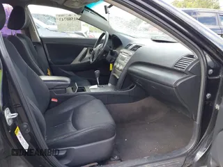 2009 Toyota Camry LE z VIN 4T1BK46K99U075140, wystawiony jako IAAI lot #41580743 z przebiegiem 208 667 mil mil oraz . Historia ofert i sprzedaży dostępna na DreamBid. Obrazek 5.