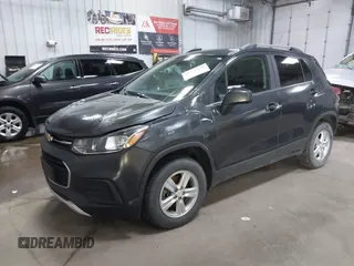 2017 Chevrolet Trax LT z VIN 3GNCJPSB4HL225450, wystawiony jako IAAI lot #42251420 z przebiegiem 54 199 mil mil oraz . Historia ofert i sprzedaży dostępna na DreamBid. Obrazek 2.