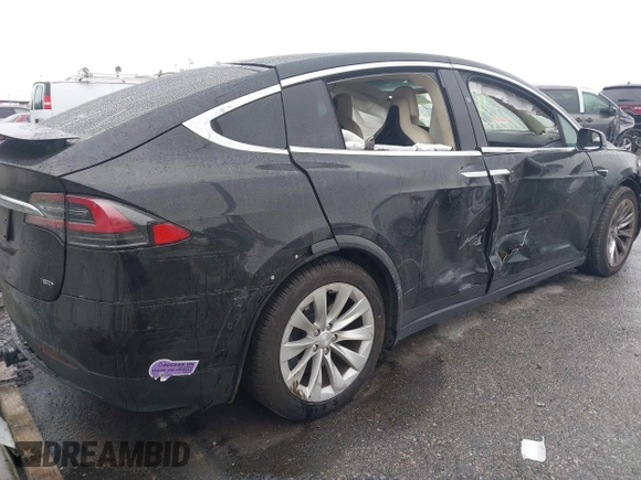 2018 Tesla Model X 75D with VIN 5YJXCBE25JF117801, listed as a IAAI auction lot 41798116 with 95,253 mi miles. Bid and sale history available at carsss.com. Image 4.