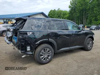 2024 Nissan Pathfinder S z VIN 5N1DR3AC1RC243826, wystawiony jako Copart lot #61145195 z przebiegiem 3 277 mil mil oraz Szkoda całkowita • Salvage title. Historia ofert i sprzedaży dostępna na DreamBid. Obrazek 3.