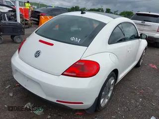 2013 Volkswagen Beetle 2.5L с VIN 3VWJP7AT8DM666427, выставлен на аукционе IAAI как лот 42351089 с пробегом 121 659 миль миль и . История ставок и продаж доступна на DreamBid. Изображение 4.