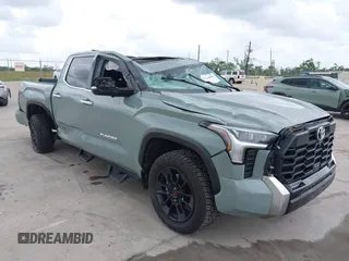 2022 Toyota Tundra Limited z VIN 5TFJA5DBXNX025819, wystawiony jako IAAI lot #42134806 z przebiegiem 48 619 mil mil oraz . Historia ofert i sprzedaży dostępna na DreamBid. Obrazek 1.