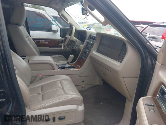 2012 Lincoln Navigator z VIN 5LMJJ3H58CEL01179, wystawiony jako IAAI lot #42445163 z przebiegiem 155 528 mil mil oraz . Historia ofert i sprzedaży dostępna na DreamBid. Obrazek 5.