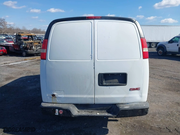 2009 GMC Savana Cargo Van with VIN 1GTGG25C591106833, listed as a IAAI auction lot 41381092 with 380,569 mi miles. Bid and sale history available at carsss.com. Image 15.