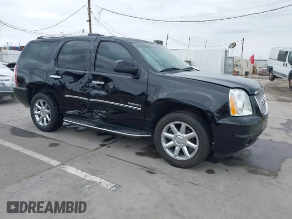 2013 GMC Yukon Denali with VIN 1GKS2EEF2DR348109, listed as a IAAI auction lot 41895426 with 121,590 mi miles. Bid and sale history available at carsss.com. Image 1.