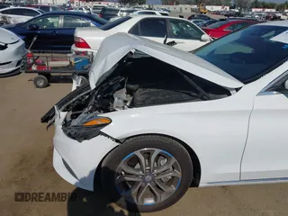 2017 Mercedes-Benz C 300 с VIN 55SWF4JB6HU188700, выставлен на аукционе IAAI как лот 42390502 с пробегом 105 653 миль миль и . История ставок и продаж доступна на DreamBid. Изображение 6.