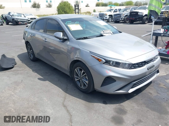 2024 Kia Forte LXS z VIN 3KPF24AD1RE748029, wystawiony jako IAAI lot #42107090 z przebiegiem 27 832 mil mil oraz . Historia ofert i sprzedaży dostępna na DreamBid. Obrazek 1.