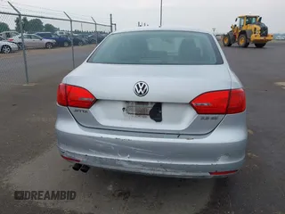 2011 Volkswagen Jetta SE с VIN 3VWDZ7AJ2BM348984, выставлен на аукционе IAAI как лот 42503246 с пробегом 77 392 миль миль и . История ставок и продаж доступна на DreamBid. Изображение 16.