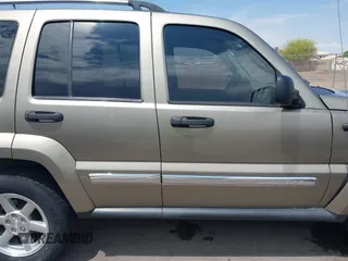 2007 Jeep Liberty Limited z VIN 1J4GK58K57W509255, wystawiony jako IAAI lot #42216555 z przebiegiem 29 090 mil mil oraz . Historia ofert i sprzedaży dostępna na DreamBid. Obrazek 14.