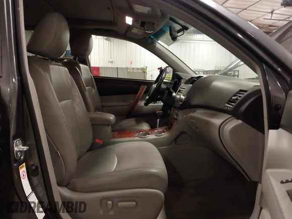 2010 Toyota Highlander Limited с VIN 5TDDK3EH2AS003668, выставлен на аукционе IAAI как лот 42174130 с пробегом 363 645 миль миль и . История ставок и продаж доступна на DreamBid. Изображение 5.