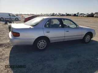 1995 Toyota Camry LE z VIN JT2SK12E1S0317363, wystawiony jako Copart lot #58652095 z przebiegiem 317 577 mil mil oraz Czysty tytuł • Clean title. Historia ofert i sprzedaży dostępna na DreamBid. Obrazek 3.