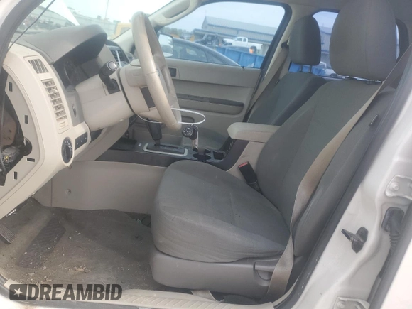 2011 Ford Escape XLS z VIN 1FMCU9C71BKC61705, wystawiony jako Copart lot #53281065 z przebiegiem 206 804 mil mil oraz Szkoda całkowita • Salvage title. Historia ofert i sprzedaży dostępna na DreamBid. Obrazek 7.