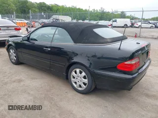 2000 Mercedes-Benz CLK 320/430 z VIN WDBLK65G4YT044091, wystawiony jako IAAI lot #42342250 z przebiegiem 112 325 mil mil oraz . Historia ofert i sprzedaży dostępna na DreamBid. Obrazek 3.