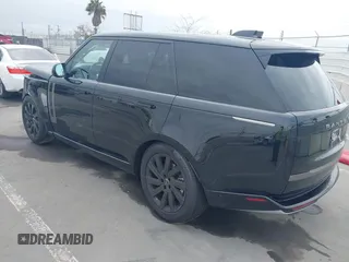 2025 Land Rover Range Rover SE z VIN SALKP9FU1SA280360, wystawiony jako IAAI lot #42067166 z przebiegiem 2 712 mil mil oraz . Historia ofert i sprzedaży dostępna na DreamBid. Obrazek 3.