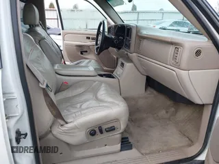 2002 GMC Yukon XL SLT with VIN 1GKFK16ZX2J259905, listed as a IAAI auction lot 41071675 with 326,370 mi miles. Bid and sale history available at carsss.com. Image 5.