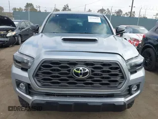 2023 Toyota Tacoma SR z VIN 3TMCZ5AN0PM538974, wystawiony jako IAAI lot #42510020 z przebiegiem 31 281 mil mil oraz . Historia ofert i sprzedaży dostępna na DreamBid. Obrazek 12.