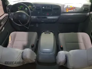 2006 Ford F-250 XL z VIN 1FTSW21526EA83990, wystawiony jako Copart lot #47279325 z przebiegiem 179 135 mil mil oraz Szkoda całkowita • Salvage title. Historia ofert i sprzedaży dostępna na DreamBid. Obrazek 8.