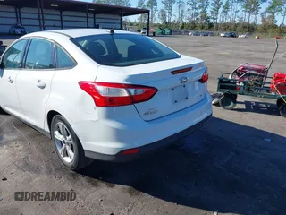 2013 Ford Focus SE with VIN 1FADP3F29DL178636, listed as a IAAI auction lot 40982395 with 1 mi miles. Bid and sale history available at carsss.com. Image 3.