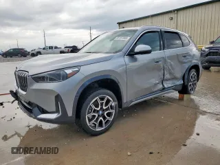 2024 BMW X1 xDrive28i z VIN WBX73EF07R5Z37604, wystawiony jako Copart lot #55157395 z przebiegiem 9 531 mil mil oraz Szkoda całkowita • Salvage title. Historia ofert i sprzedaży dostępna na DreamBid. Obrazek 1.