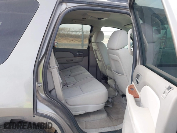 2007 GMC Yukon SLE w/3SA with VIN 1GKFC13C77R273041, listed as a IAAI auction lot 41548326 with 108,738 mi miles. Bid and sale history available at carsss.com. Image 8.