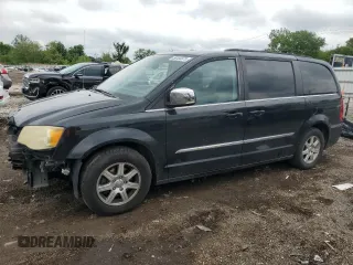2011 Chrysler Town & Country Touring L z VIN 2A4RR8DG2BR703119, wystawiony jako Copart lot #58184975 z przebiegiem 180 601 mil mil oraz Szkoda całkowita • Salvage title. Historia ofert i sprzedaży dostępna na DreamBid. Obrazek 1.