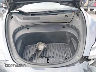 2023 Tesla Model 3 z VIN 5YJ3E1EA1PF449575, wystawiony jako IAAI lot #42457119 z przebiegiem 51 084 mil mil oraz . Historia ofert i sprzedaży dostępna na DreamBid. Obrazek 10.