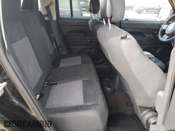 2014 Jeep Patriot Sport z VIN 1C4NJPBA6ED574930, wystawiony jako Copart lot #55684595 z przebiegiem 101 772 mil mil oraz Szkoda całkowita • Salvage title. Historia ofert i sprzedaży dostępna na DreamBid. Obrazek 10.