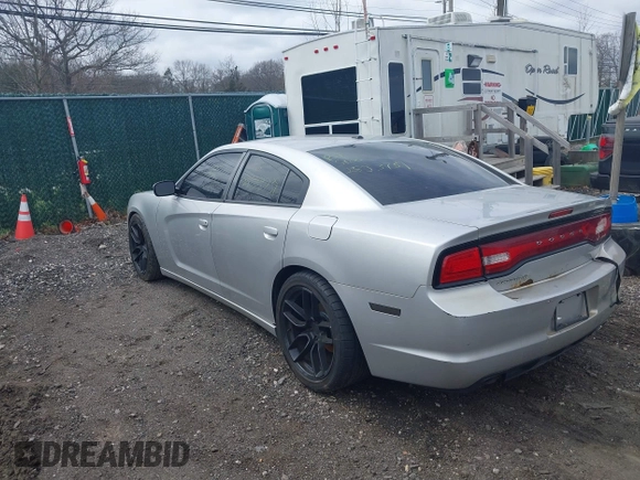 2011 Dodge Charger SE z VIN 2B3CL3CG2BH613560, wystawiony jako IAAI lot #42014138 z przebiegiem Nie podano mil oraz . Historia ofert i sprzedaży dostępna na DreamBid. Obrazek 3.