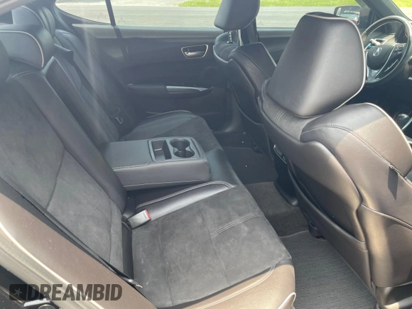 2019 Acura TLX w/A-Spec Pkg z VIN 19UUB1F63KA003695, wystawiony jako Copart lot #61098085 z przebiegiem 46 935 mil mil oraz Szkoda całkowita • Salvage title. Historia ofert i sprzedaży dostępna na DreamBid. Obrazek 6.