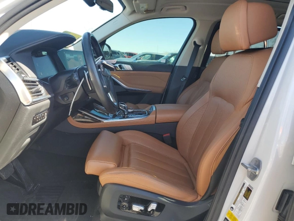 2019 BMW X7 xDrive50i z VIN 5UXCX4C54KLS38649, wystawiony jako Copart lot #46897795 z przebiegiem 60 904 mil mil oraz Szkoda całkowita • Salvage title. Historia ofert i sprzedaży dostępna na DreamBid. Obrazek 7.