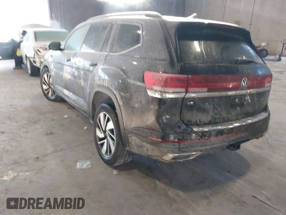 2024 Volkswagen Atlas SE z VIN 1V2KR2CA2RC504915, wystawiony jako IAAI lot #41417206 z przebiegiem 39 238 mil mil oraz . Historia ofert i sprzedaży dostępna na DreamBid. Obrazek 3.