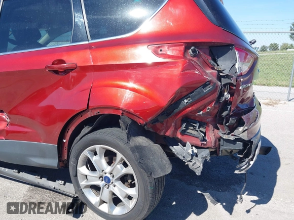 2015 Ford Escape Titanium with VIN 1FMCU9J92FUA53699, listed as a IAAI auction lot 40500310 with 197,581 mi miles. Bid and sale history available at carsss.com. Image 6.