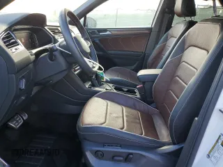 2023 Volkswagen Tiguan SEL R-Line z VIN 3VV4B7AX8PM040917, wystawiony jako Copart lot #84402084 z przebiegiem 6 905 mil mil oraz Szkoda całkowita • Salvage title. Historia ofert i sprzedaży dostępna na DreamBid. Obrazek 7.