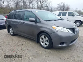 2017 Toyota Sienna LE Auto Access Seat with VIN 5TDKZ3DC6HS881378, listed as a IAAI auction lot 41932471 with 64,626 mi miles. Bid and sale history available at carsss.com. Image 1.