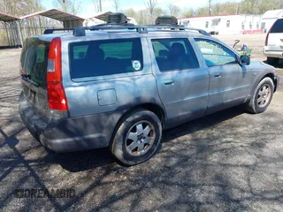 2004 Volvo V70 XC70 with VIN YV1SZ59H241171718, listed as a IAAI auction lot 41958796 with 76,710 mi miles. Bid and sale history available at carsss.com. Image 4.