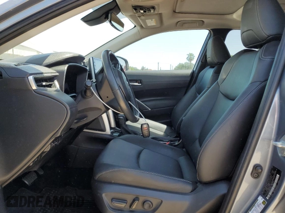 2022 Toyota Corolla Cross XLE z VIN 7MUDAABG8NV035698, wystawiony jako Copart lot #51825195 z przebiegiem 40 987 mil mil oraz Szkoda całkowita • Salvage title. Historia ofert i sprzedaży dostępna na DreamBid. Obrazek 7.