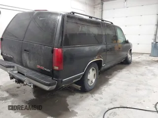 1996 GMC Suburban with VIN 1GKFK16R1TJ729577, listed as a IAAI auction lot 41274262 with 283,187 mi miles. Bid and sale history available at carsss.com. Image 4.